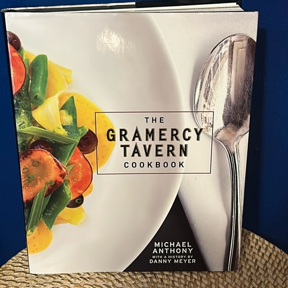 The Gramercy Tavern Cookbook
Book by Dorothy Kalins and Michael Anthony - Picture 1 of 4